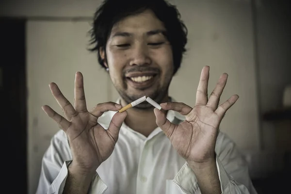 Asian Man Hand Crushing Cigarette Quitting Addiction Concept — Stock Photo, Image