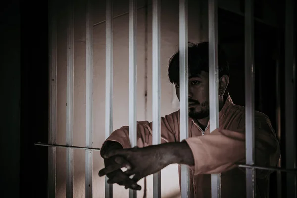 Ruce Muže Zoufale Toužícího Chytit Železné Vězení Vězeňský Koncept — Stock fotografie