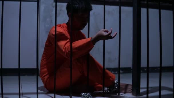 감옥에서 필사적 아시아 — 비디오