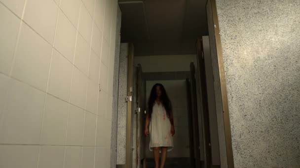 Porträt Einer Asiatischen Frau Schminken Geistergesicht Horrorszene Gruseliger Hintergrund Halloween — Stockvideo