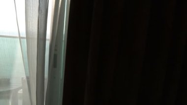 Gündüz vakti mavi sakin deniz manzarası