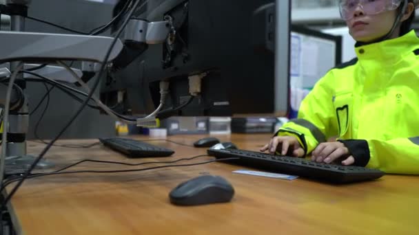 Electrical Engineer Woman Checking Voltage Power Distribution Cabinet Control Room — Stock Video