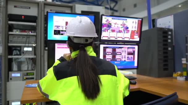 Electrical Engineer Woman Checking Voltage Power Distribution Cabinet Control Room — Stock Video