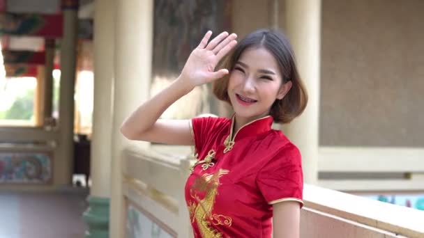 Портрет Красивая Азиатская Женщина Платье Cheongsam Счастливый Китайский Новый Год — стоковое видео