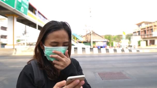 Asiatisk Resenär Kvinna Bär Mask För Att Skydda Coronavirus — Stockvideo