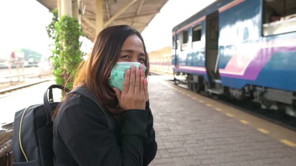 Asiático Viajante Mulher Usar Máscara Para Proteger Coronavírus — Vídeo de Stock