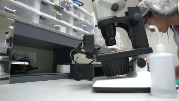 Cientista Asiático Trabalhando Laboratório Pesquisando Para Encontrar Resultados Experimentos — Vídeo de Stock