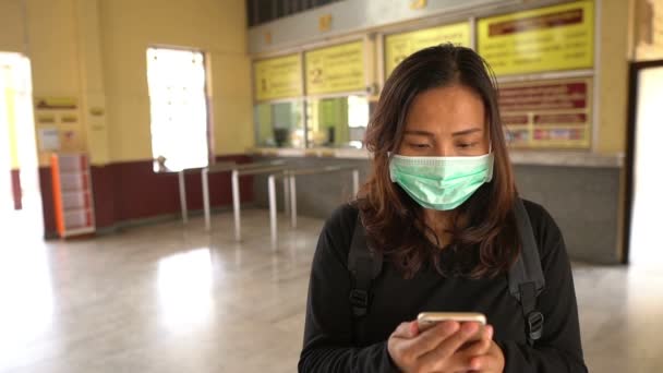 Asiatisk Resenär Kvinna Bär Mask För Att Skydda Coronavirus — Stockvideo