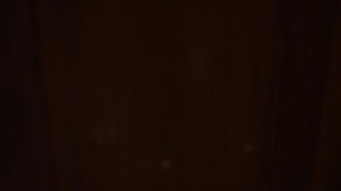 Asyalı kadın portresi, hayalet yüzü, korku sahnesi, korkunç arka plan, Cadılar Bayramı konsepti. 