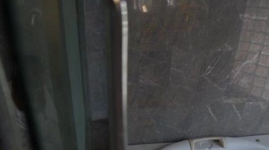 Eski evde öldürülen kadın cesedi, suç kavramı.