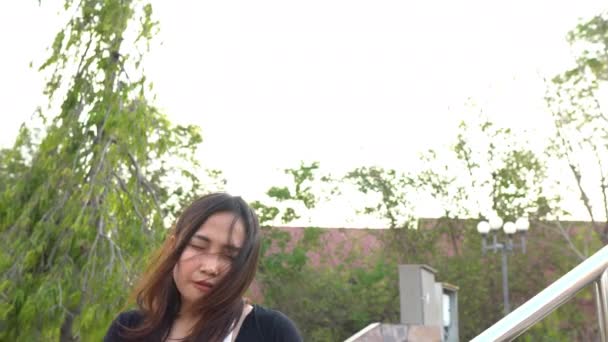 Joven Asiático Mujer Con Mano Elenco Sentir Pena Por Misma — Vídeos de Stock