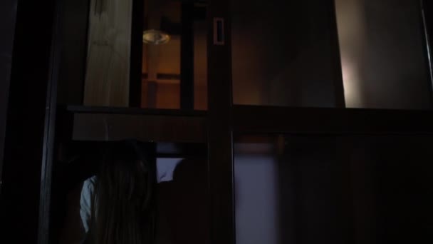 Portrait de femme asiatique maquillage visage fantôme, Scène d'horreur, Fond effrayant, Concept d'Halloween  