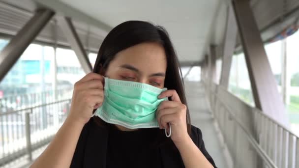 Azjatycki Bizneswoman Nosić Ochronny Maska Koronawirus Pojęcie — Wideo stockowe