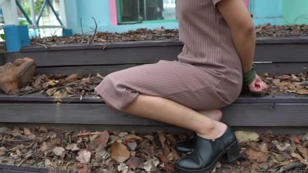 Asiática Rehén Mujer Delimitada Con Cuerda Femenino Secuestro Concepto — Vídeo de stock