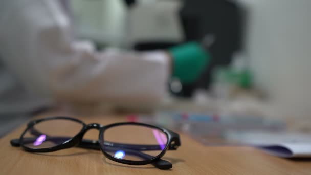 Laboratuvarda Çalışan Bilim Adamları Ürünler Geliştirmek Için Deneyler Araştırmalar Yapıyorlar — Stok video