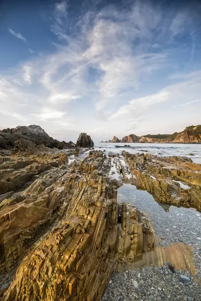 Пляж Гейруа в Кудільєро, Астурія. Фотографія каменів на — стокове фото