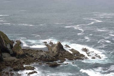Asturias 'taki Cantabrian Denizi' ndeki kayalar
