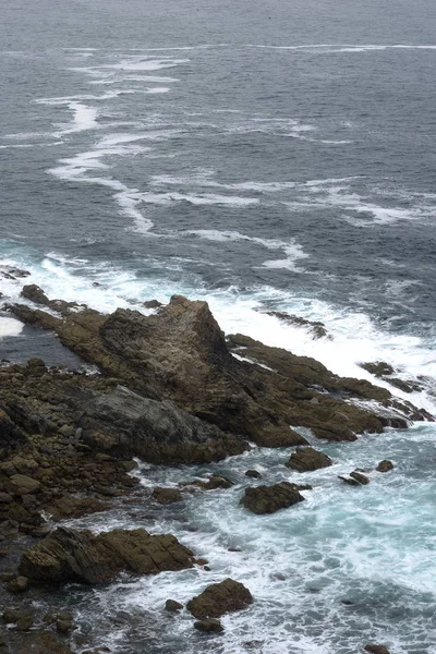 아스투리아스의 칸타브리아 바다에 있는 바위들 — 스톡 사진