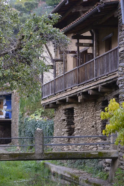 Typowe kamienne domy w Robledillo de Gata w Extremadura, Hiszpania — Zdjęcie stockowe