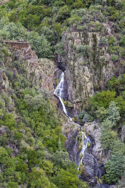 Caminomorisco, cascata in autunno a Las Hurdes, Spagna — Foto Stock