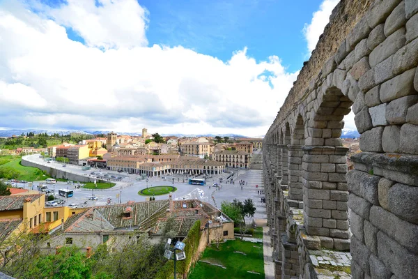 Segovia, España. Acueducto romano que llevaba agua a la ciudad — Foto de Stock