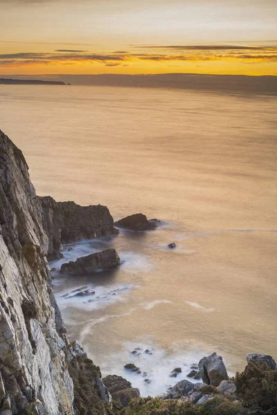 Αστούριες, ηλιοβασίλεμα από ένα βράχο στην Κανταβρική Θάλασσα κοντά στο Cudille — Φωτογραφία Αρχείου