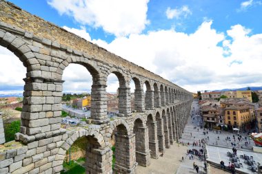 Segovia, İspanya. Şehre su taşıyan Roma su kemeri