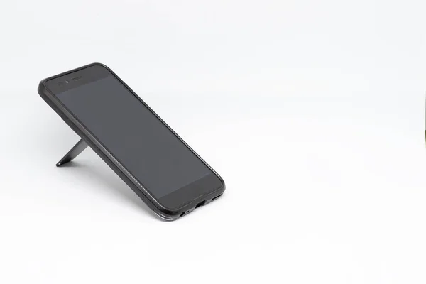 Teléfono móvil negro sobre fondo blanco — Foto de Stock