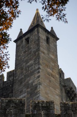 Santa Maria Da Feira Portekiz. Perli 'nin aydınlık kale kulesi