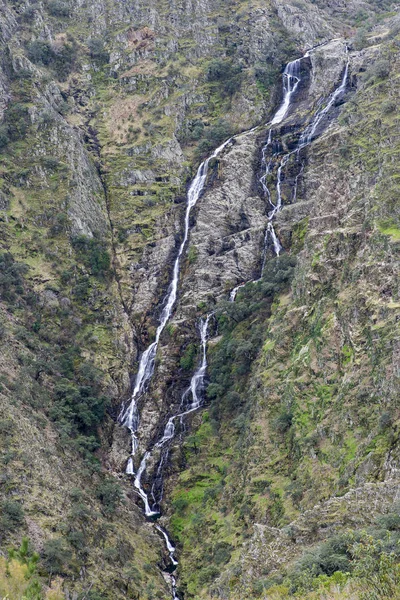 Angel Falls vodopád po dešti v Ovejuela v Las Hurdes, — Stock fotografie