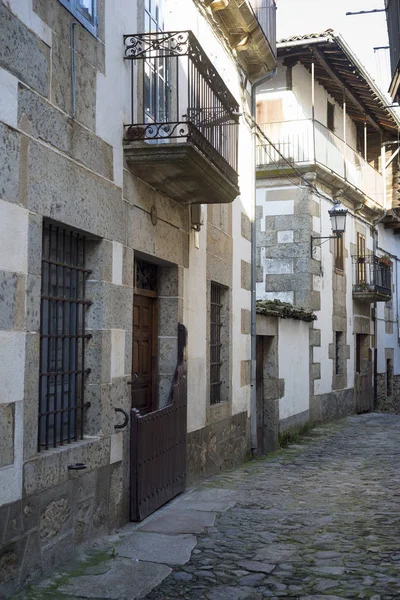 Candelario Salamanca. Rua e casas antigas da pequena cidade ne — Fotografia de Stock