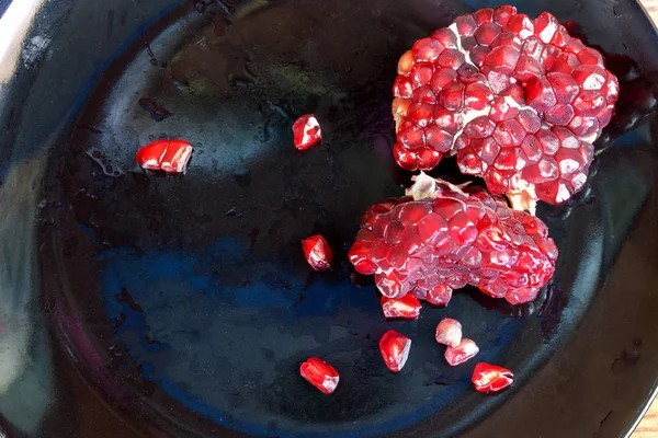 Carmine Pomegranate fruit — Stock Photo, Image