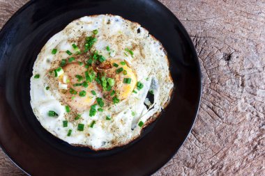 Çift Kişilik sarısı ile kızarmış yumurta