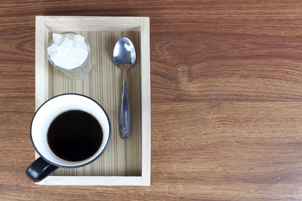黑咖啡和岩石的糖 — 图库照片