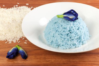 Mavi pirinç yemek