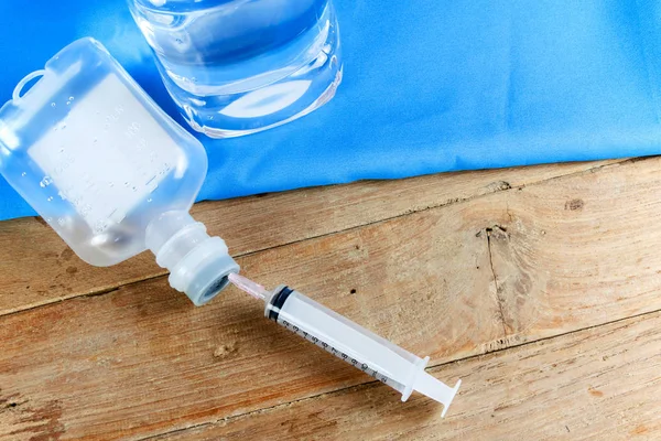 Saline solution and injection needle — Stock Photo, Image