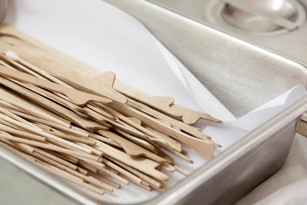 Деревянная скребковая ткань в шейке матки — стоковое фото