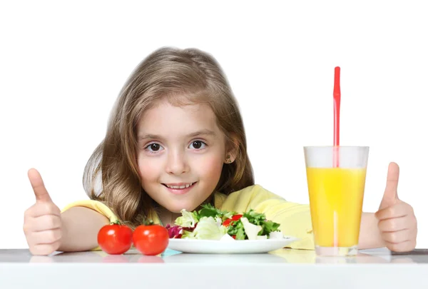 Kind gezonde groenten eten geïsoleerd op wit. — Stockfoto