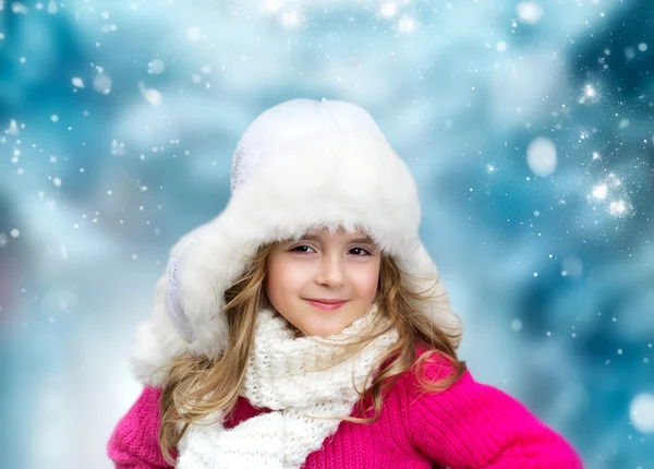 Child girl fashion knitted clothes portrait on snowy background. — Stock Photo, Image