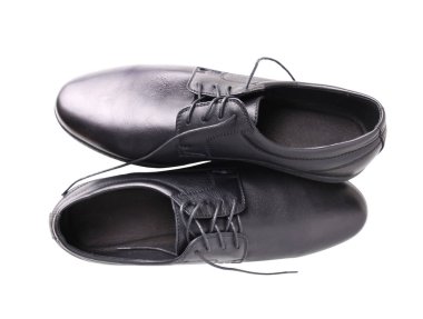 izole siyah erkek ayakkabı.