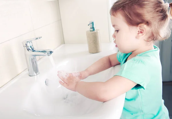 Imágenes: tiernas de niños preescolares | muchacha del niño y la madre