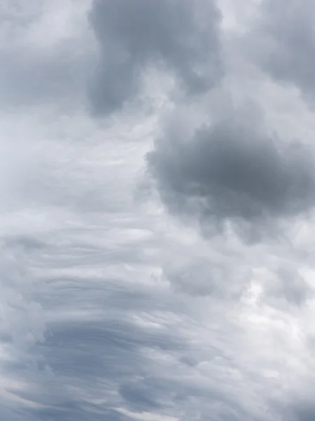Cúmulos de nubes y cirros —  Fotos de Stock