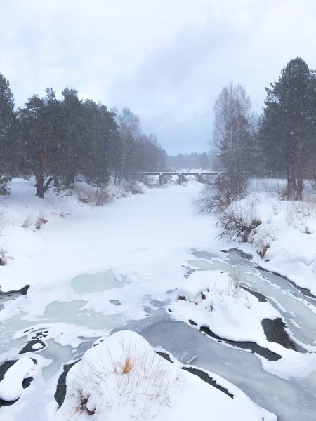 Nehir dondurdu kışın, Rusya Federasyonu — Stok fotoğraf