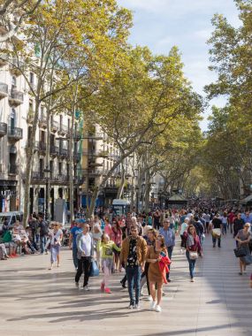 İnsanlar sokak Rambla, İspanya