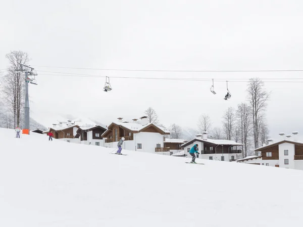 Mountain ski resort i bergen i Sochi — Stockfoto