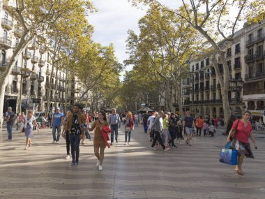 Rambla Caddesi akşamları