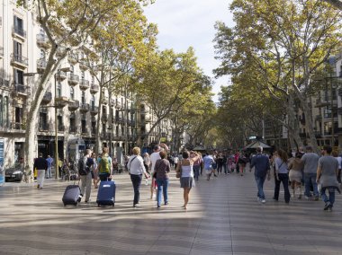 Turistler üzerinde Rambla, İspanya