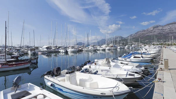 Gran puerto en Bar en Montenegro — Foto de Stock