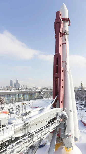 Cohete espacial Este en invierno, Moscú — Foto de Stock