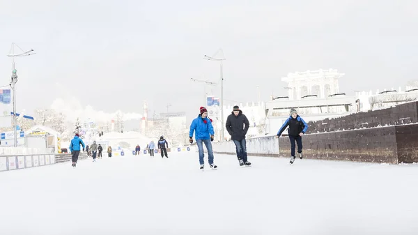 En büyük buz pateni pisti, Moskova, Rusya — Stok fotoğraf